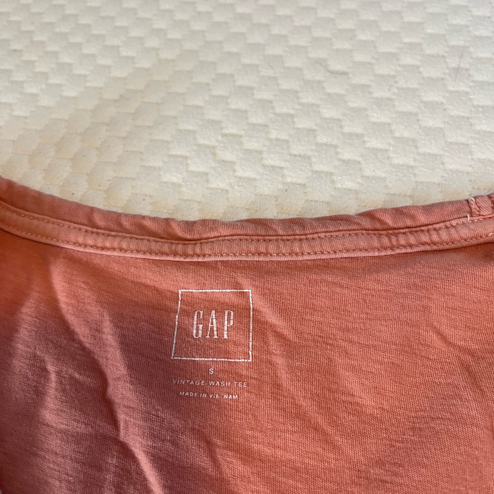 Gap short sleeve tshirt
